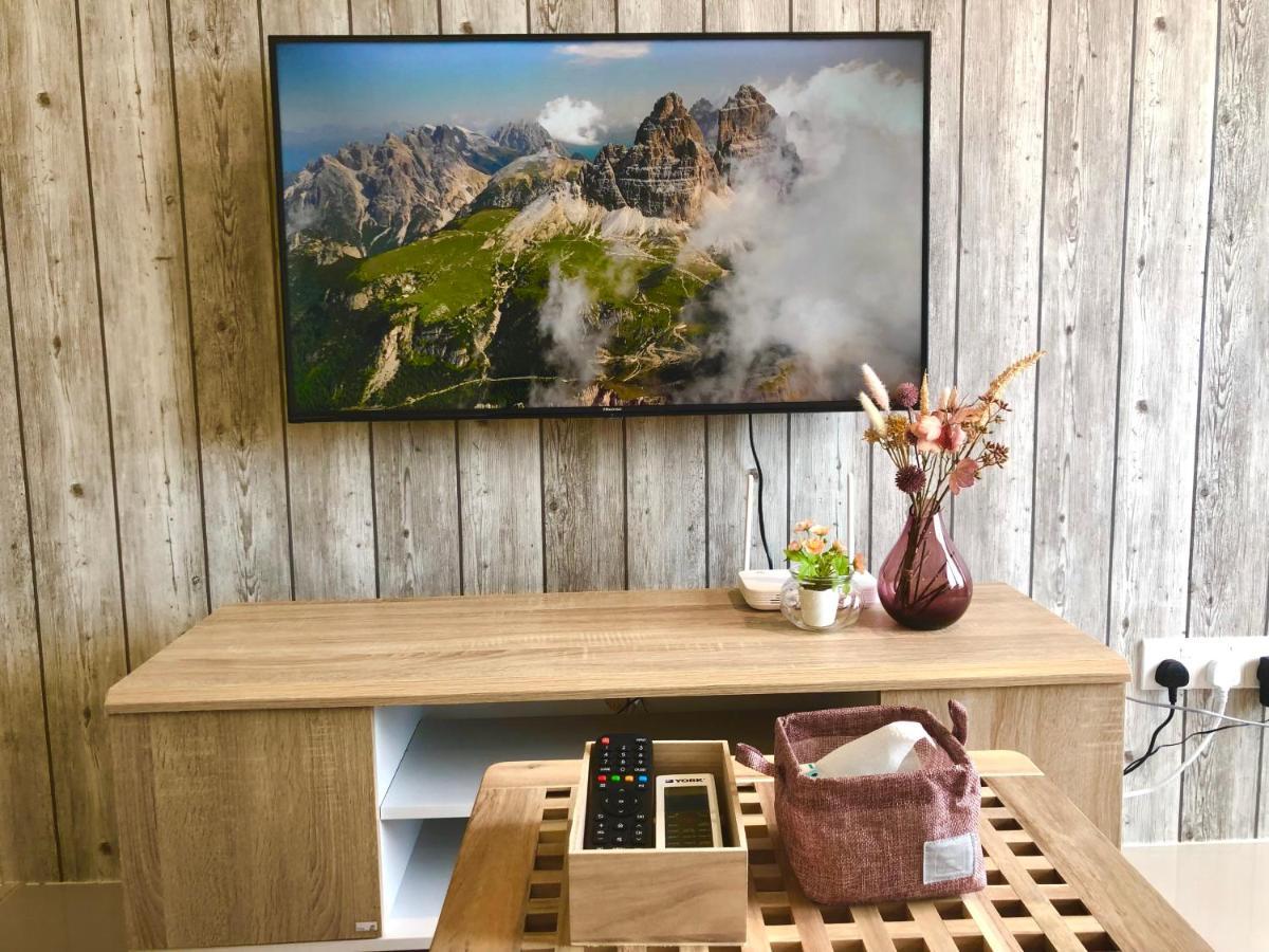 Tropicana 218 Macalister Netflix Unit By Blue Sky Holidays George Town Exteriör bild