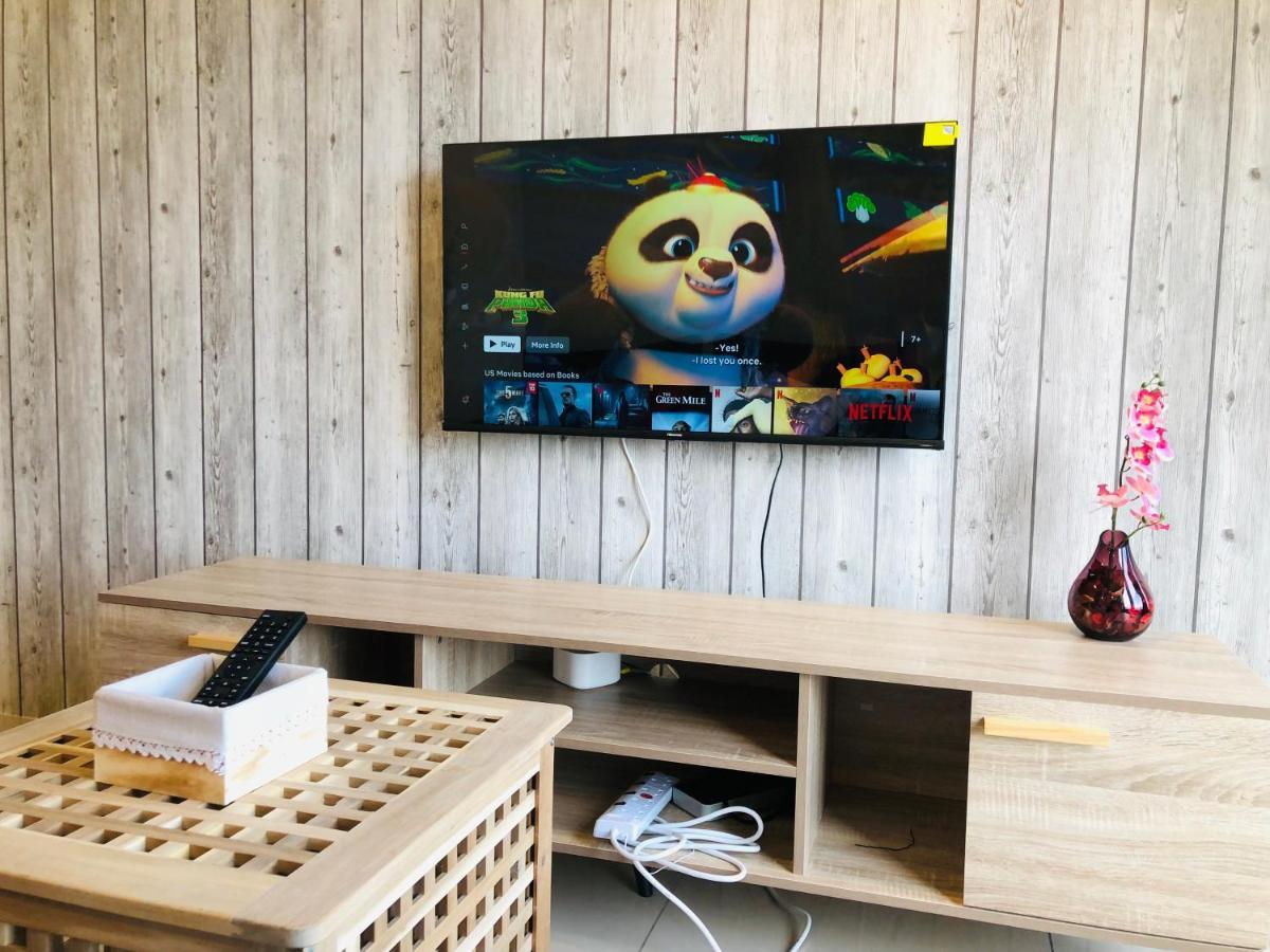 Tropicana 218 Macalister Netflix Unit By Blue Sky Holidays George Town Exteriör bild