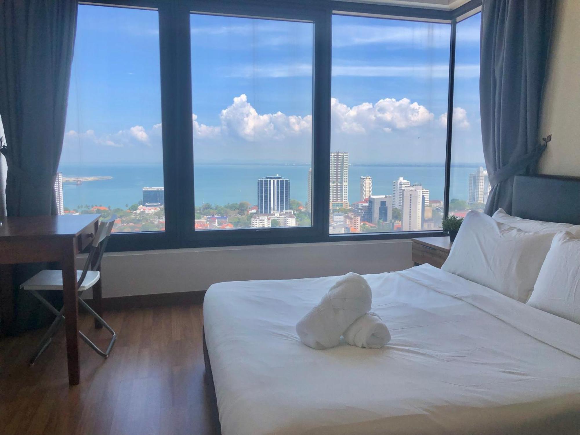 Tropicana 218 Macalister Netflix Unit By Blue Sky Holidays George Town Exteriör bild