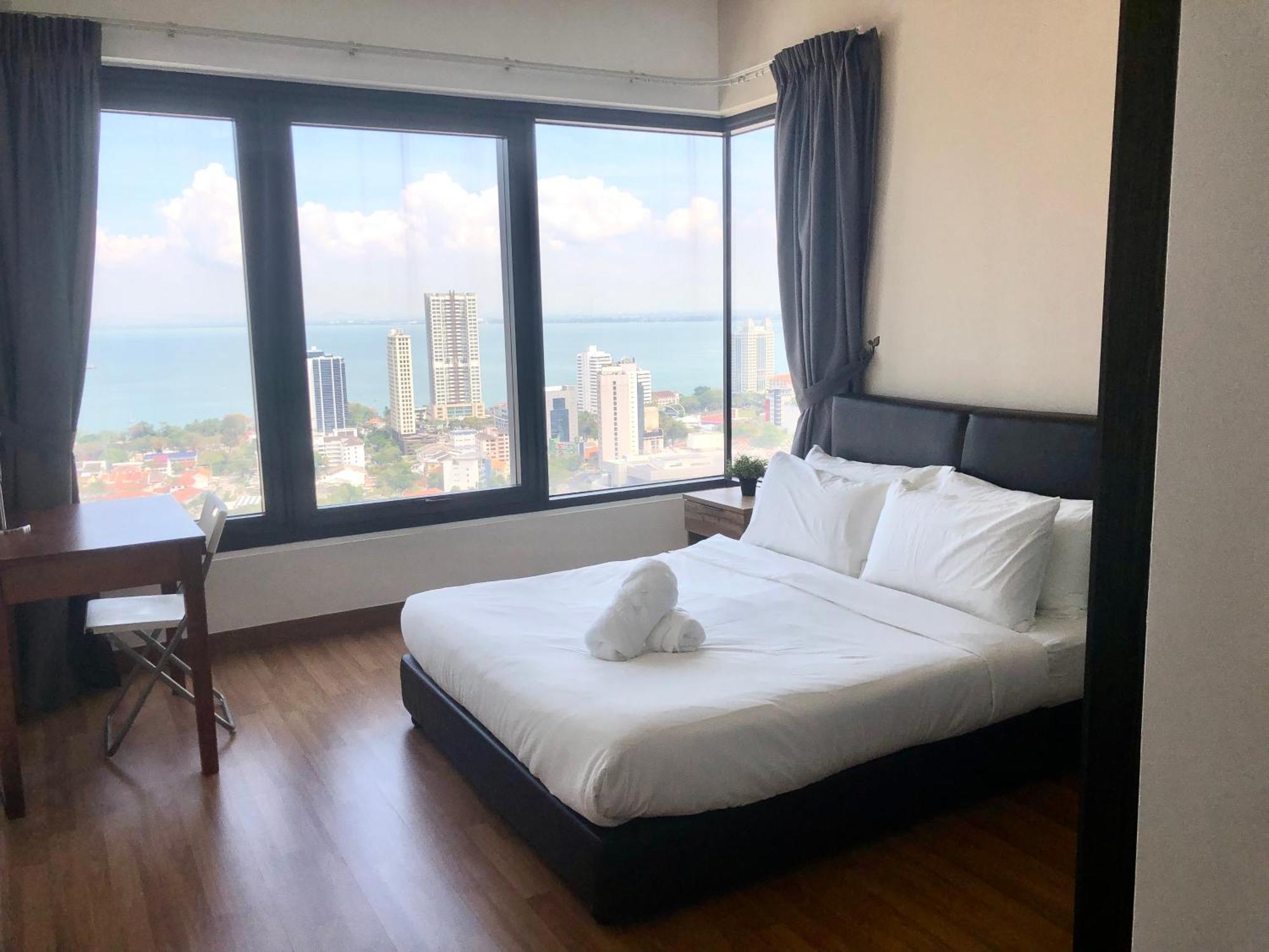 Tropicana 218 Macalister Netflix Unit By Blue Sky Holidays George Town Exteriör bild