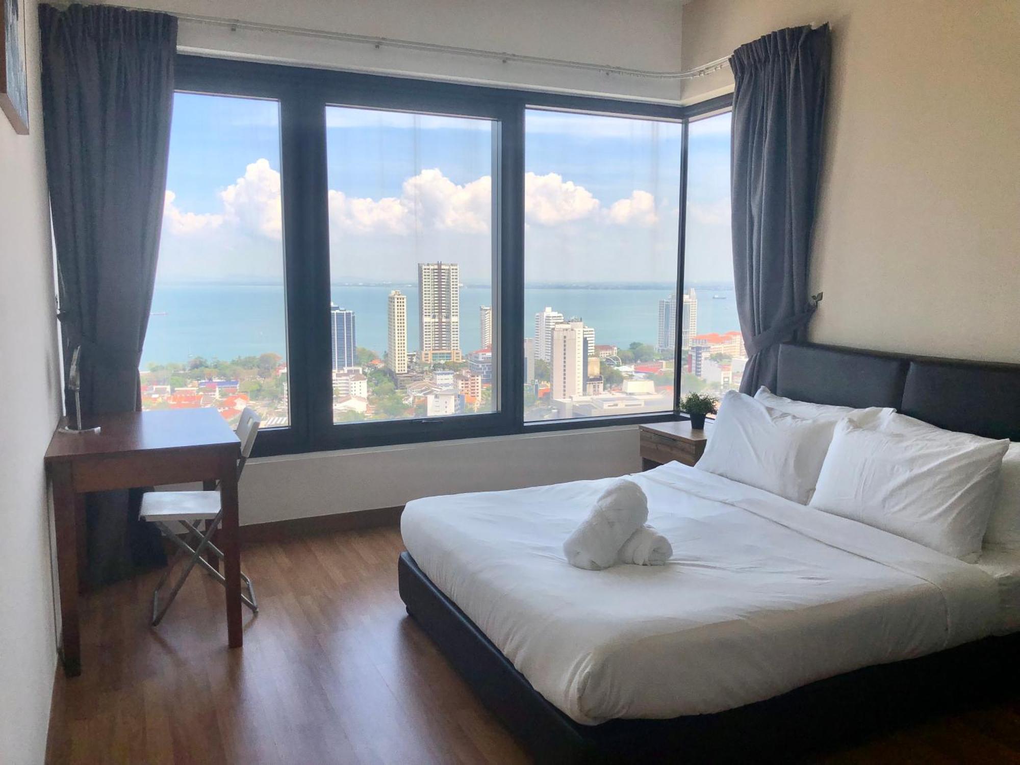 Tropicana 218 Macalister Netflix Unit By Blue Sky Holidays George Town Exteriör bild